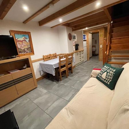 L Alpin Bel Appartement Avec Terrasse Dans Vieille Ferme De Montagne Renovee 레오레스 외부 사진
