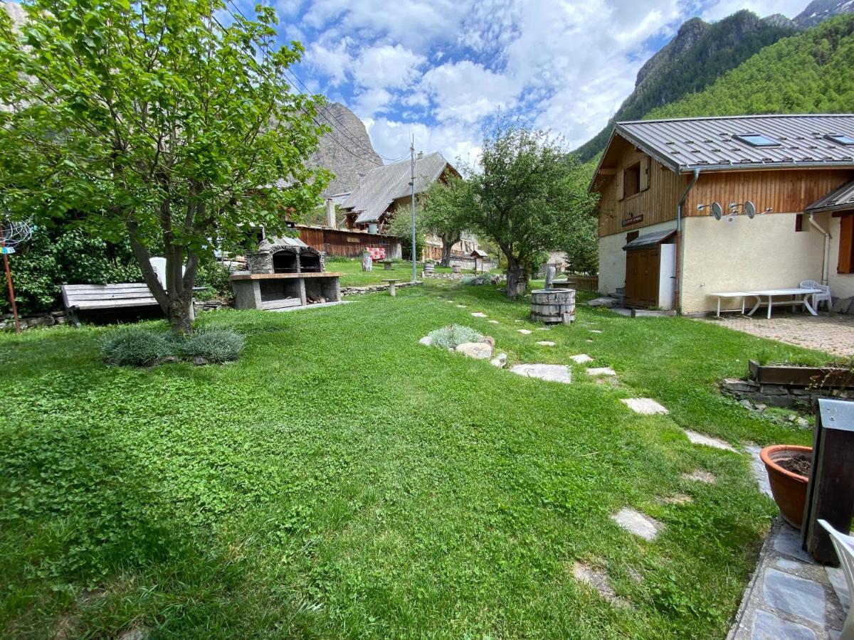 L Alpin Bel Appartement Avec Terrasse Dans Vieille Ferme De Montagne Renovee 레오레스 외부 사진