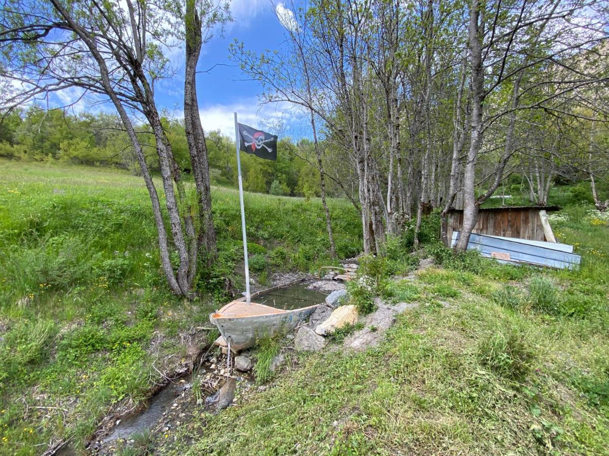 L Alpin Bel Appartement Avec Terrasse Dans Vieille Ferme De Montagne Renovee 레오레스 외부 사진