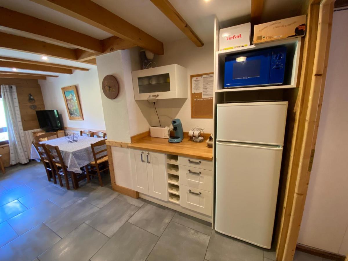 L Alpin Bel Appartement Avec Terrasse Dans Vieille Ferme De Montagne Renovee 레오레스 외부 사진