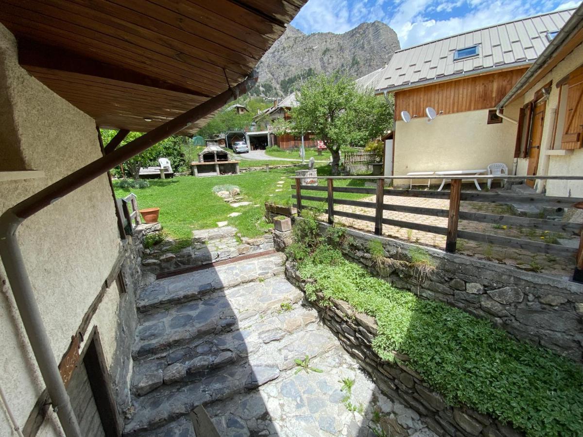 L Alpin Bel Appartement Avec Terrasse Dans Vieille Ferme De Montagne Renovee 레오레스 외부 사진