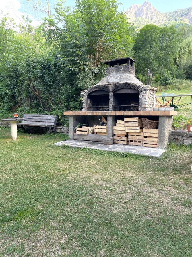 L Alpin Bel Appartement Avec Terrasse Dans Vieille Ferme De Montagne Renovee 레오레스 외부 사진
