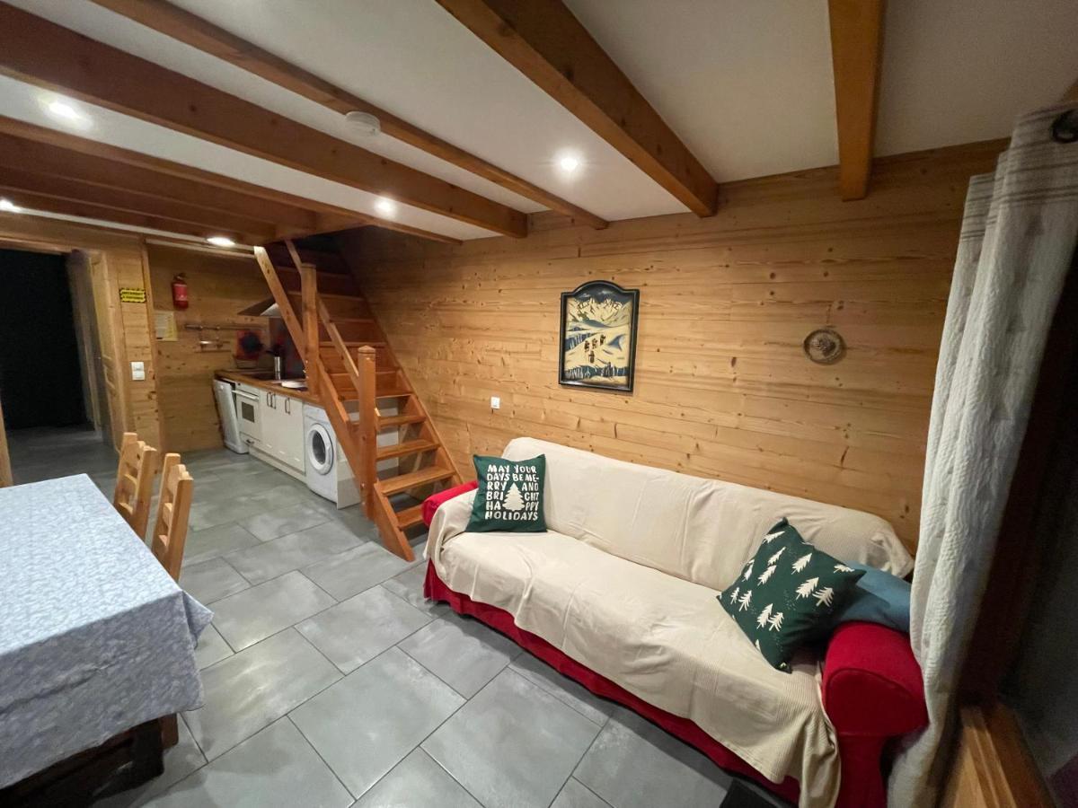 L Alpin Bel Appartement Avec Terrasse Dans Vieille Ferme De Montagne Renovee 레오레스 외부 사진